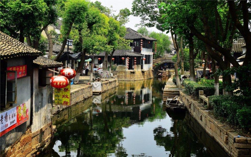 江西东乡：新铺沥青路 新农村里“年味”浓